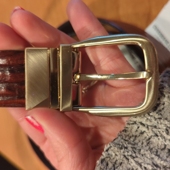 Beautiful Brown and black reversible Jos A Bank belt with silver buckle size 46 - Picture 3 of 5